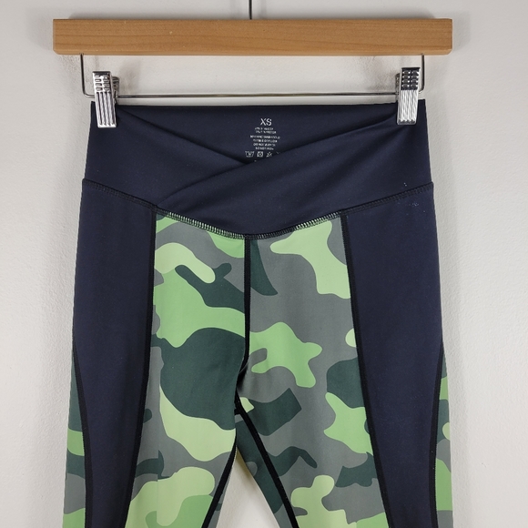 DoYouEven Spellout High Rise Cross Waist Camo Ankle Leggings - Picture 3 of 9